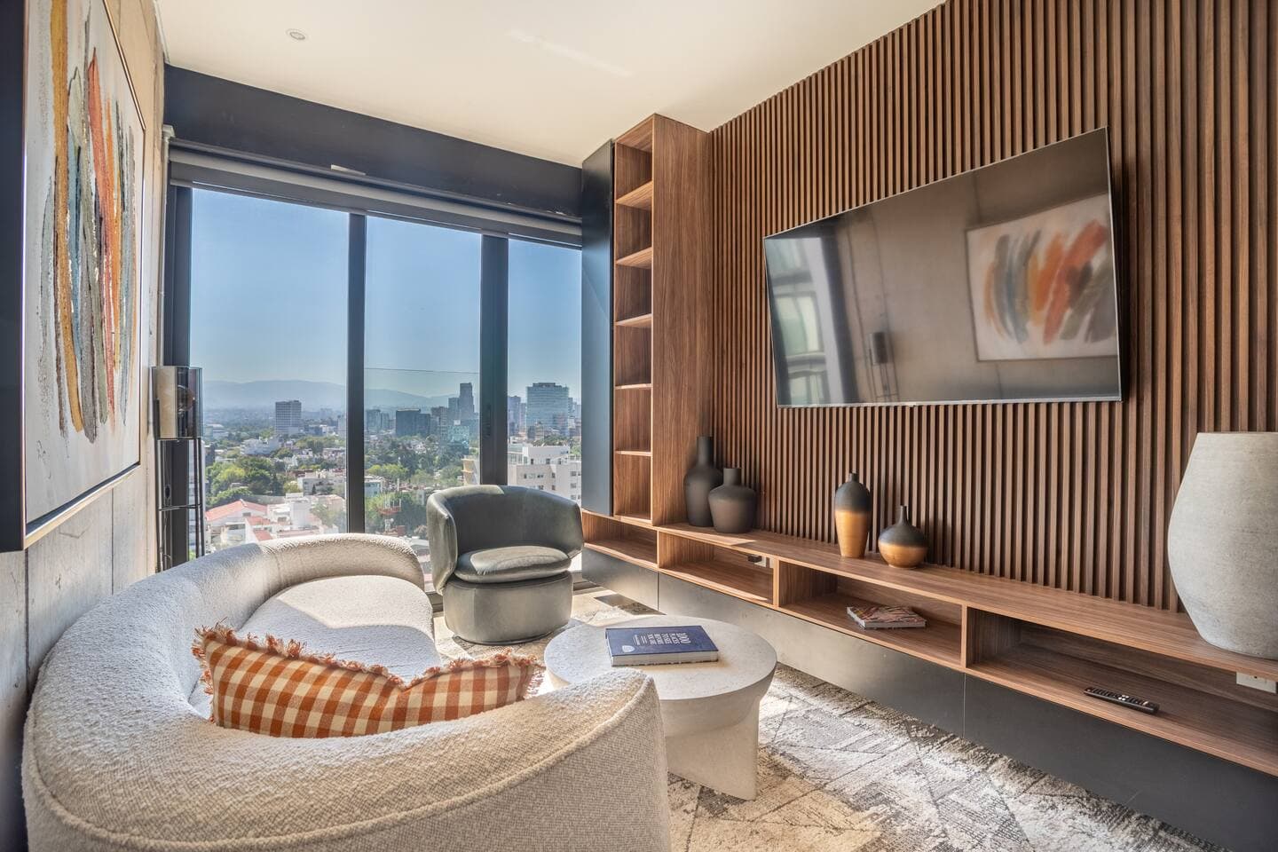 Premium Loft: A/C, KingSz Bed, Gym, Roof & Co-Work