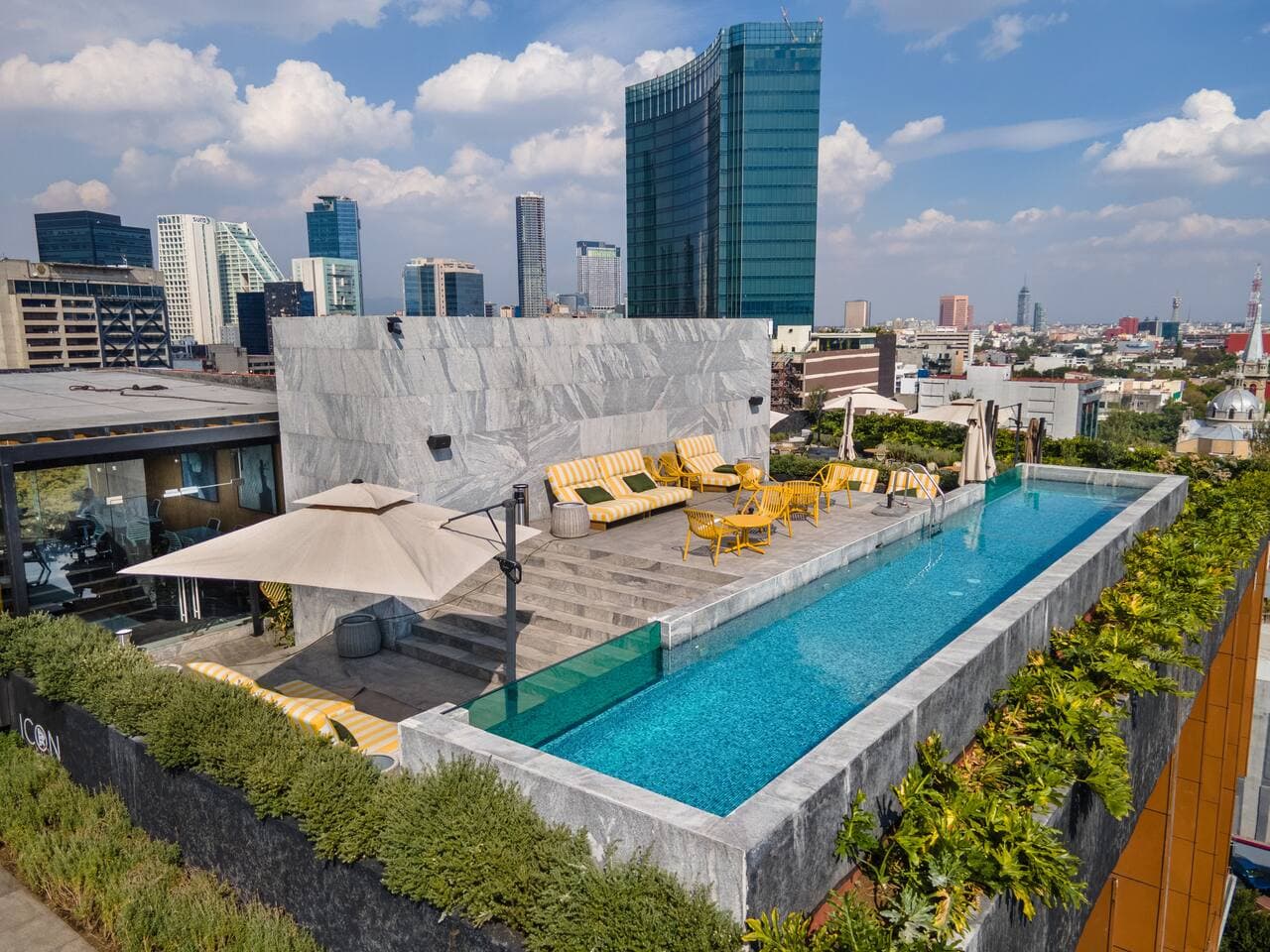 Beautiful amenities, style and balcony Rome