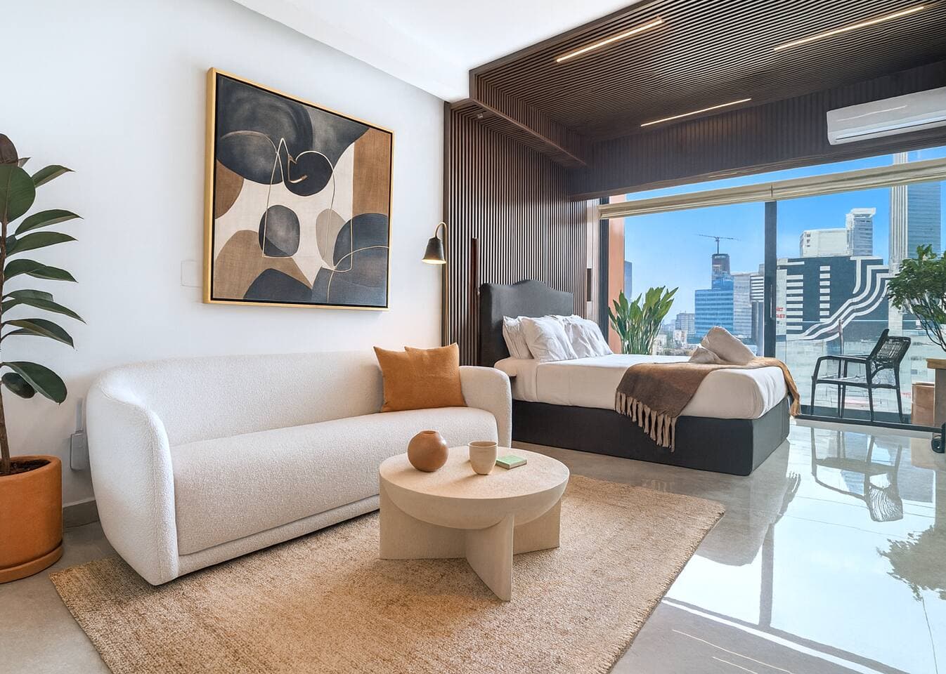 Roma Lux: A/C, City Views, Balcony, Gym Pool &Roof